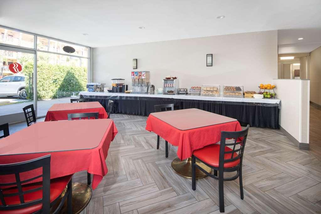 Ramada By Wyndham Airport Hotel 4*