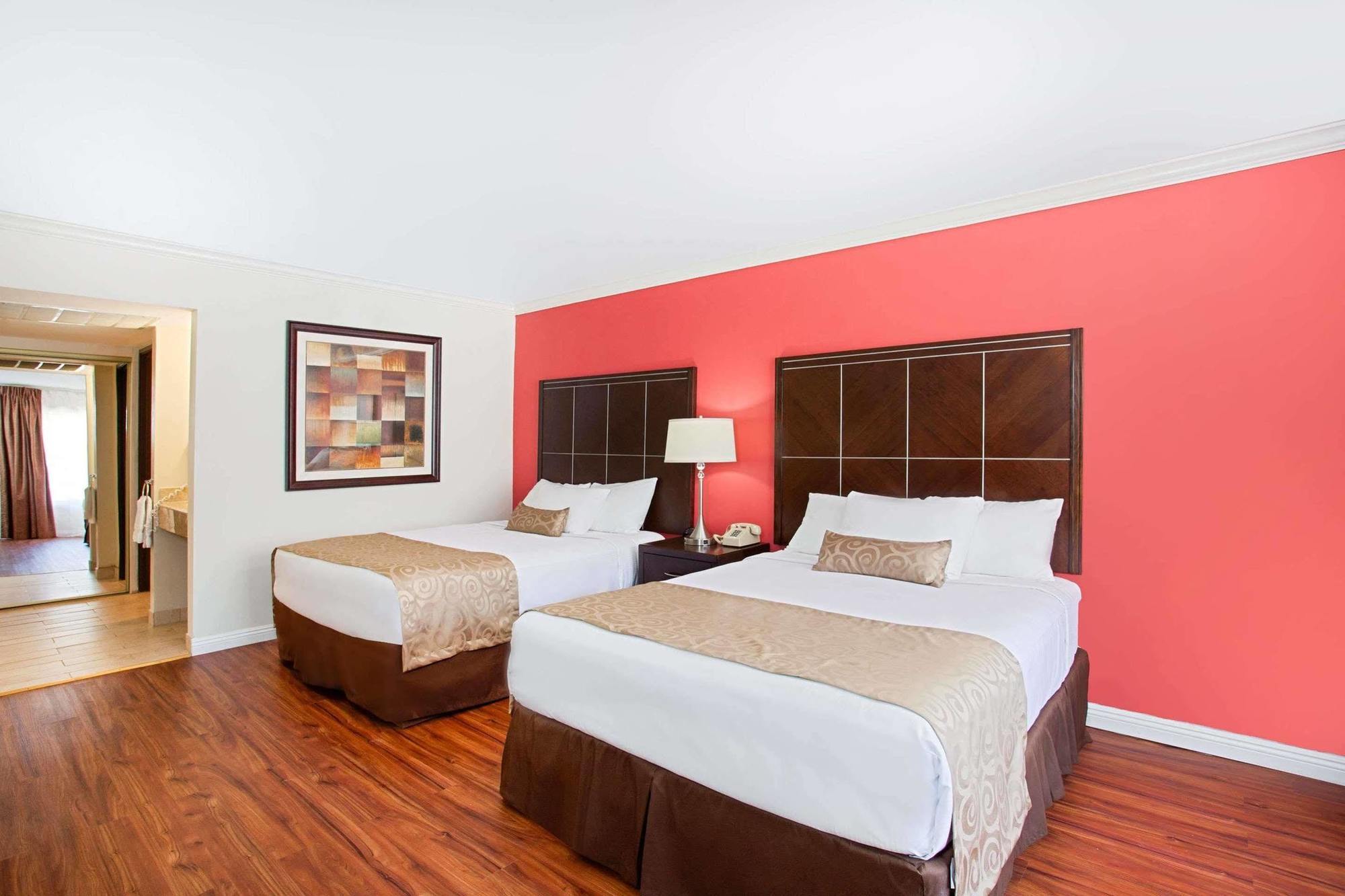 Ramada By Wyndham Airport 4*