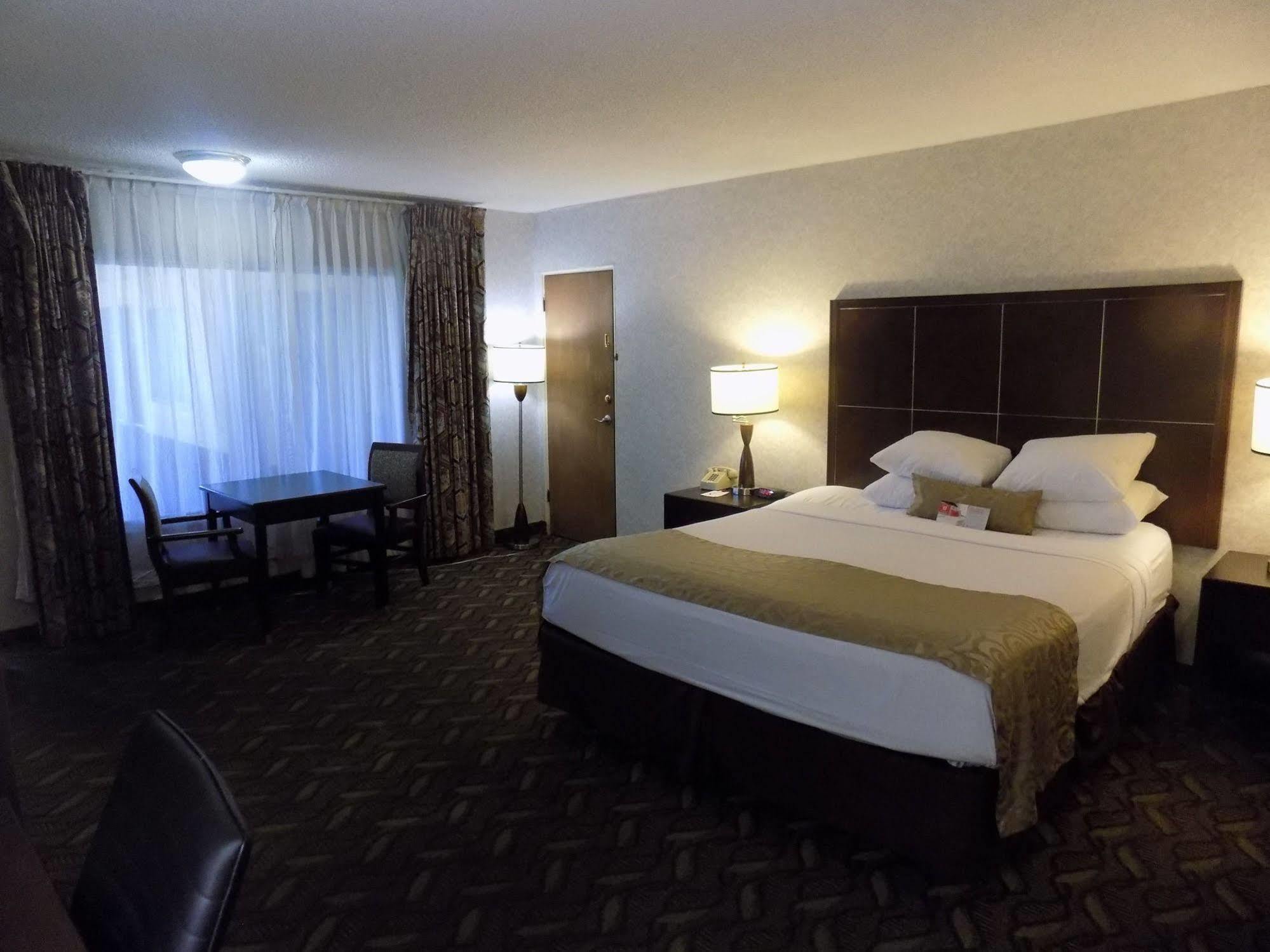 Ramada By Wyndham Airport Hotel Burbank
