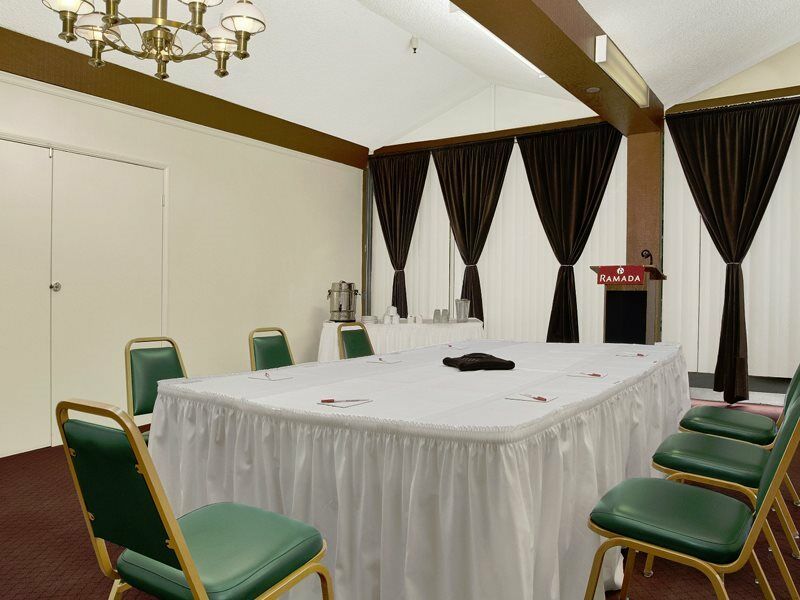 Hotel Ramada By Wyndham Airport 4*
